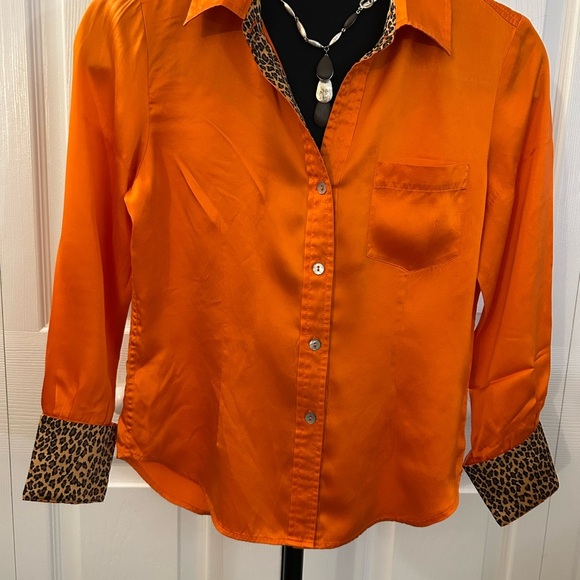 Robbie Bee Luxury %100 silk button down with cheetah print cuffs! - Picture 4 of 11